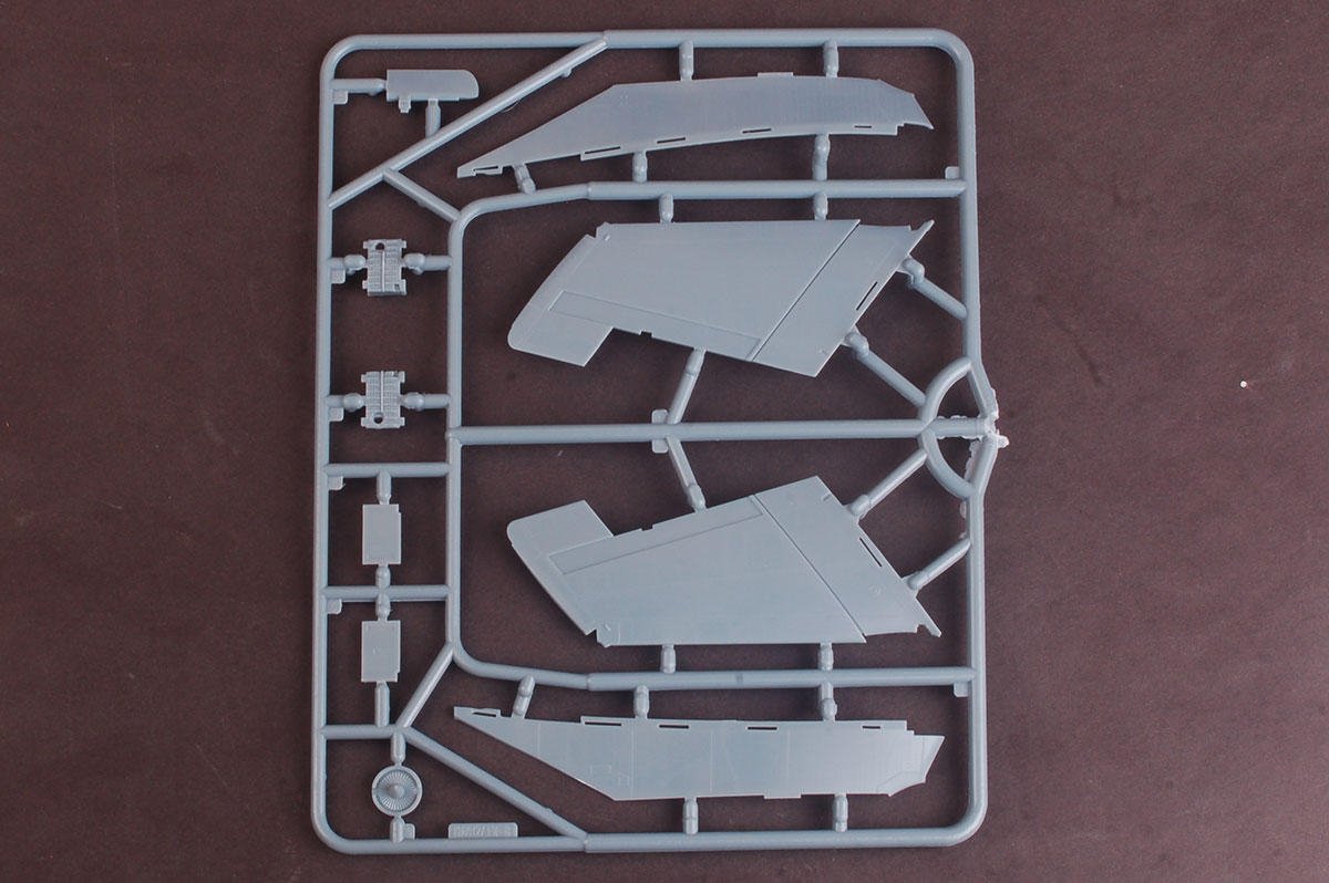 Kitty Hawk 80129 TF-9J Cougar 1/48 – image 8