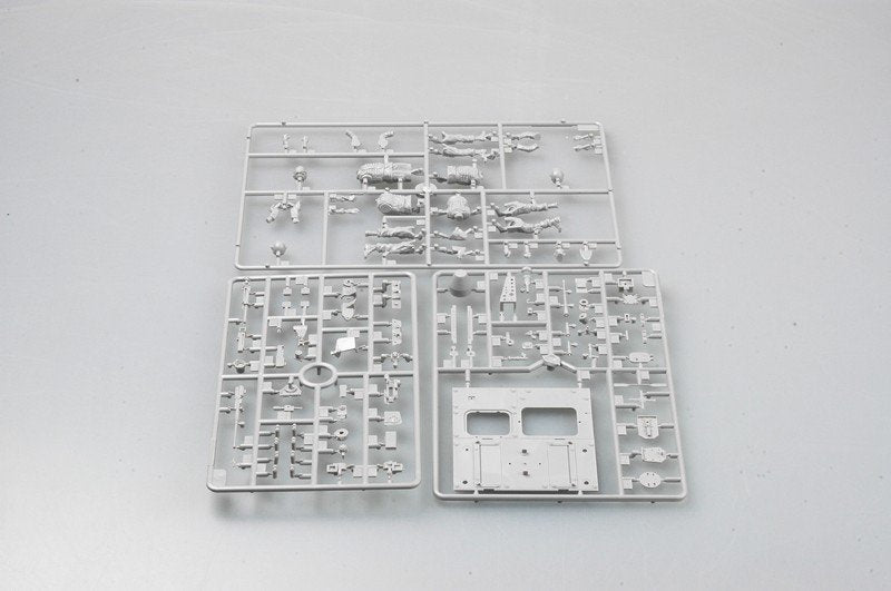 Trumpeter 00397 M1130 Stryker Command Vehicle 1/35 – image 10