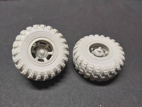 Panzer Art RE35-616 KRAZ-255B road wheels 1/35 – image 4