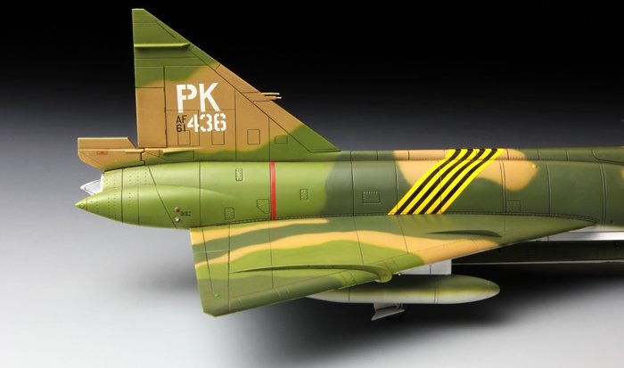 Meng Model DS-005 F-102A Delta Dagger (Case XX Wing) 1/72 – image 5