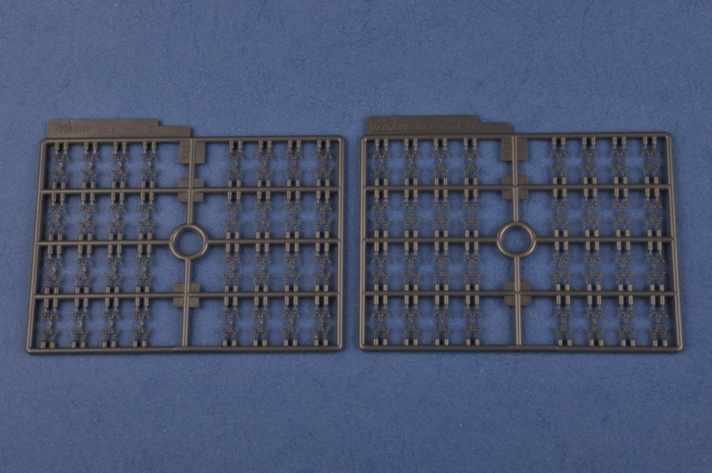 Hobby Boss 80144 German Pz.Kpfw.1 Ausf. A ohne Aufbau 1/35 – image 5