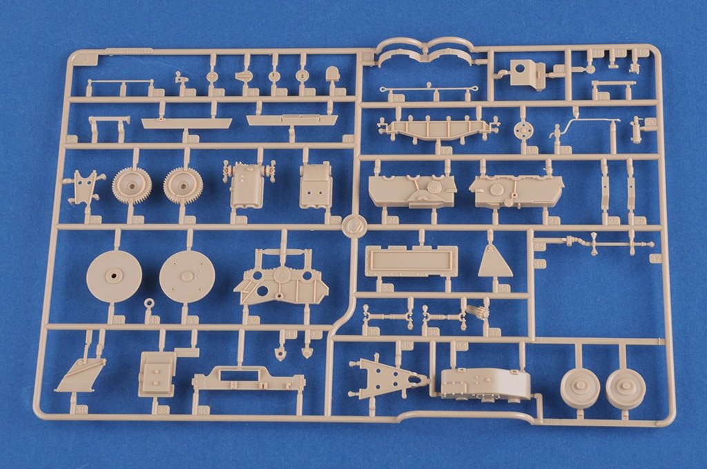 Hobby Boss 84553 German Sd.Kfz.179 Bergepanther Ausf.G 1/35 – image 7