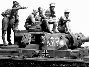 Master Box 3561 Rommel and German Tank Crew (DAK, 1941-1943) 1/35 – image 7
