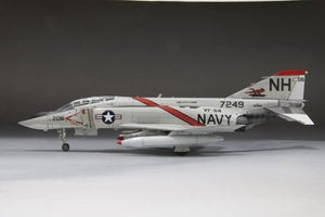 Fine Molds FP43S US Navy Jet Fighter F-4J &amp;quot;Aardvarks&amp;quot; 1/72 – image 4