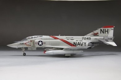 Fine Molds FP43S US Navy Jet Fighter F-4J &amp;quot;Aardvarks&amp;quot; 1/72 – image 4