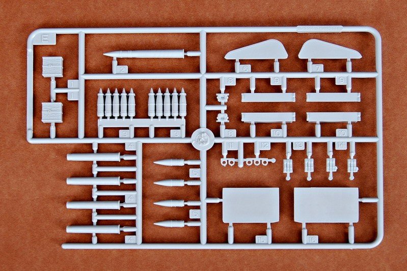 Trumpeter 00350 German 12.8cm Selbstfahrlafette L/6 Sturer Emil 1/35 – image 7