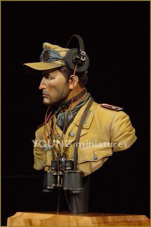 Young Miniatures YM1802 DAK Panzer Officer 1/10 – image 3
