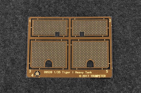 Trumpeter 09540 Pz.Kpfw.VI Ausf.E Sd.Kfz.181 Tiger I (Late Production) w/Zimmerit 1/35 – image 17