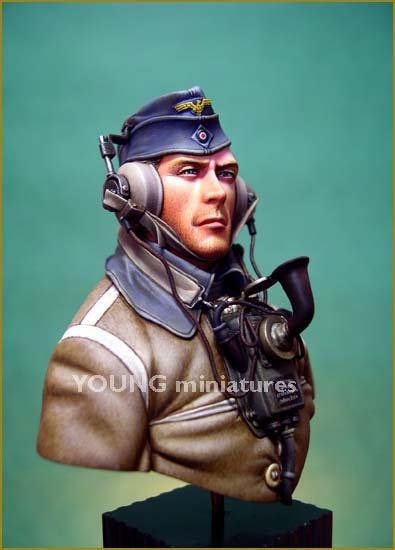 Young Miniatures YM1803-R German S-Boot crew 1/10 – image 3