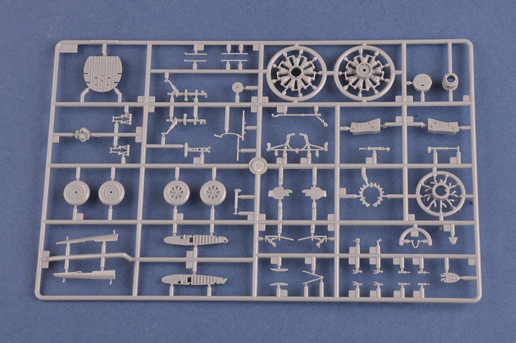 Hobby Boss 80383 F4U-1A Corsair 1/48 – image 9