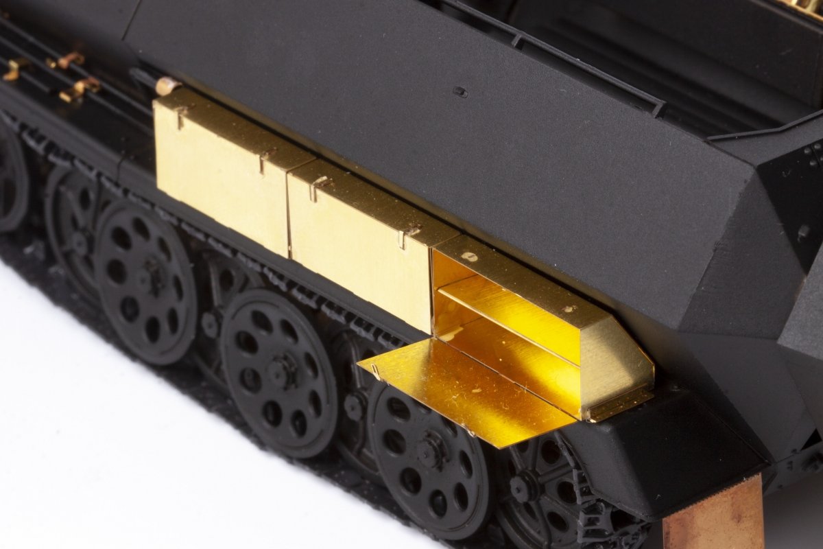 Eduard 36500 Sd. Kfz. 251/1 Ausf. C side stowage bins ACADEMY 1/35 – Bild 4