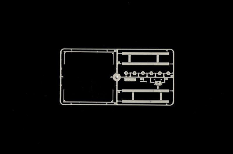 Italeri 3945 VOLVO F16 Globetrotter Canvas Truck with elevator 1/24 – Bild 9