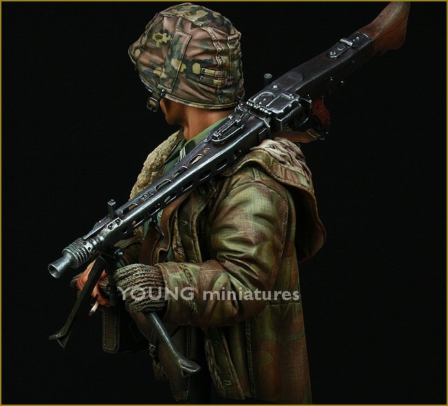 Young Miniatures YM1822 Waffen SS MG-42 Gunner Ardennes 1944 1/10 – Bild 2