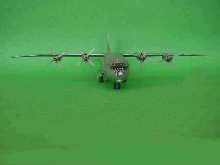 Trumpeter 04001 AntonovAn-12BK Cub 1/100 – zdjęcie 4