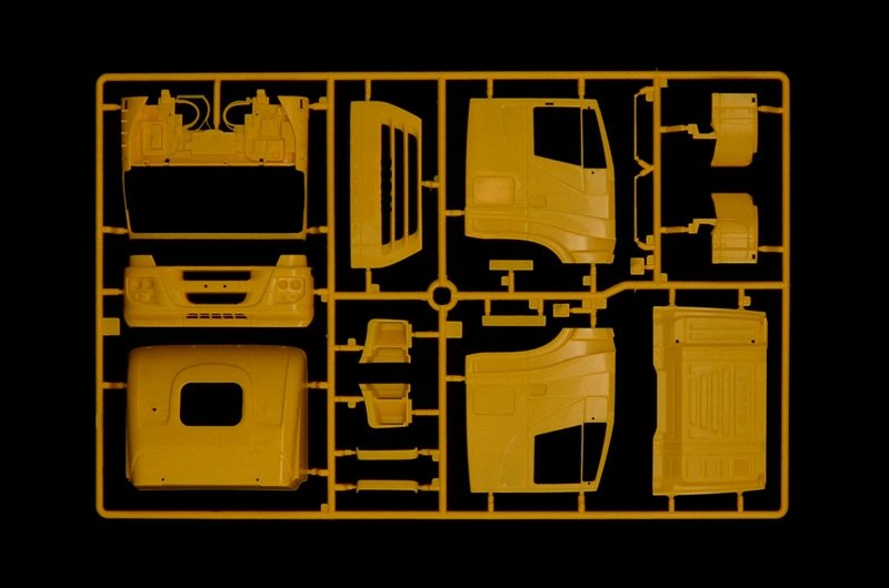 Italeri 3898 IVECO STRALIS YELLOW DEVIL 1/24 – image 11