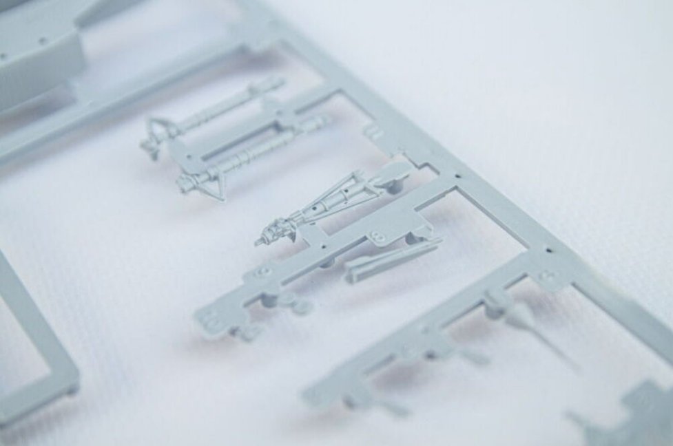 Heller 56371 Starter Set - SU-27 UB/P Ukraine 1/72 – zdjęcie 8