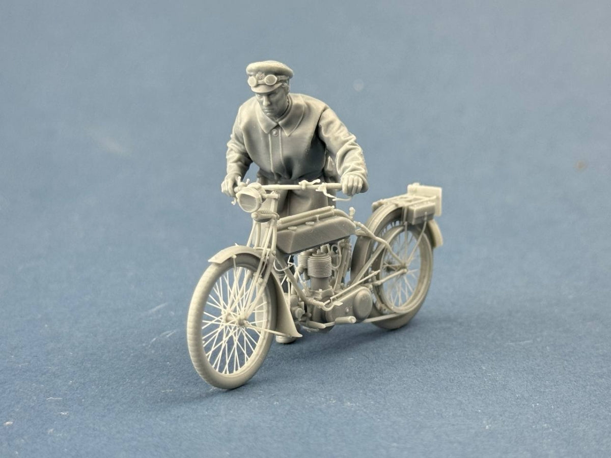 Copper State Models F35-062 British Dispatch Rider pushing his motorcycle (motorcycle not included) 1/35 – image 2
