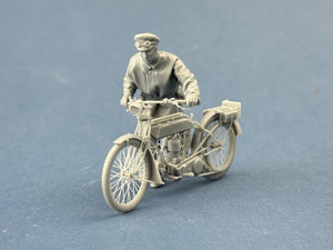Copper State Models F35-062 British Dispatch Rider pushing his motorcycle (motorcycle not included) 1/35 – image 2