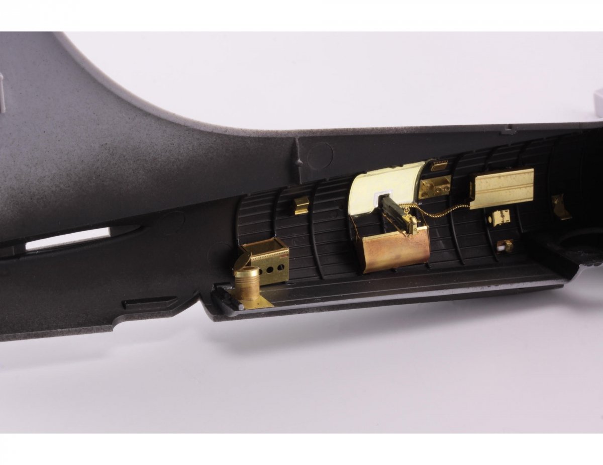 Eduard 73569 B-17G rear interior AIRFIX 1/72 – image 3