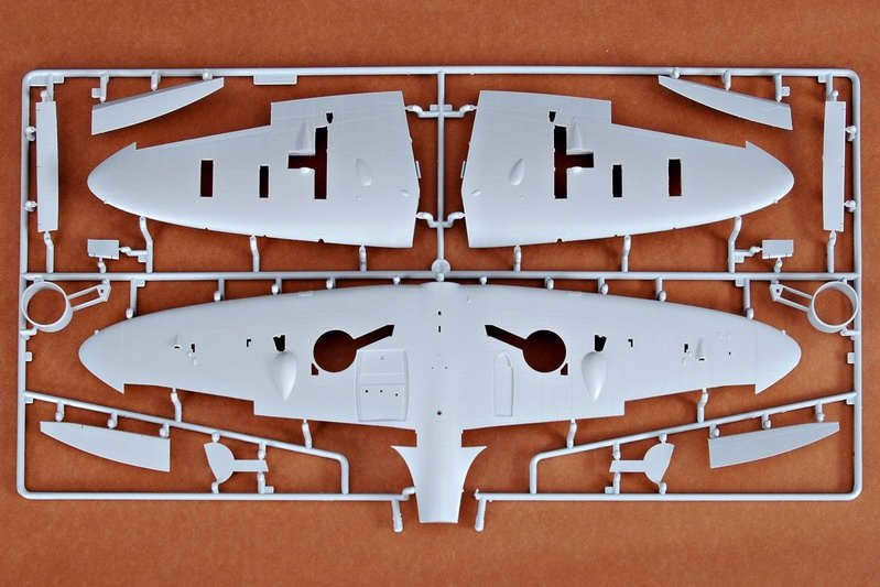 Trumpeter 02413 Spitfire MK.VI 1/24 – obrázek 13