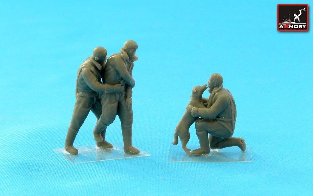 Armory Models F7224b RAF WWII crewman in high altitude outfit – “Friends” 1/72 – obrázek 4