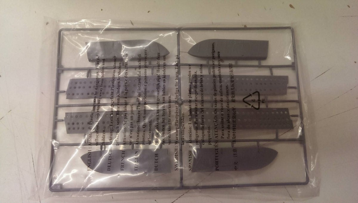 I Love Kit 61801 SBD-3-4 Dauntless 1/18 – image 9
