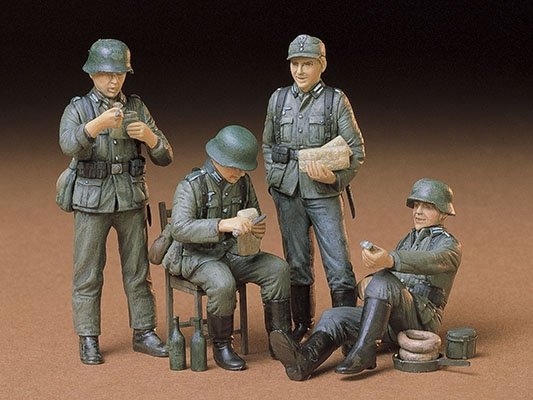Tamiya 35129 German Soldiers at Rest 1/35 – immagine 2