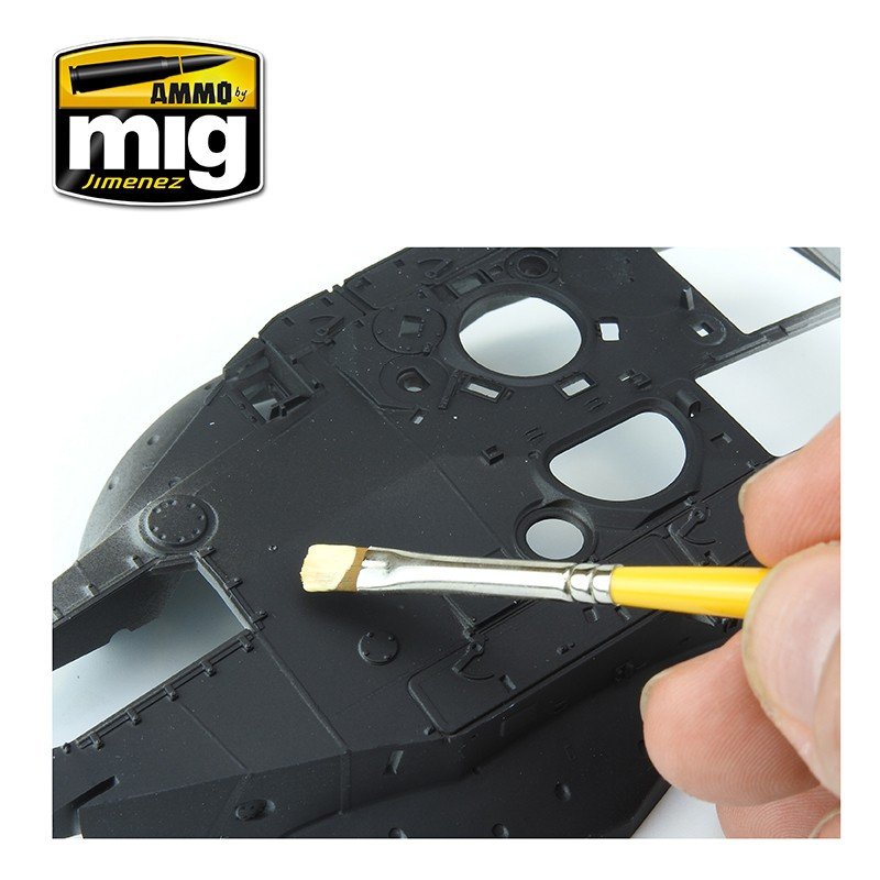 Ammo of Mig 2033 ANTI-SLIP PASTE - SAND COLOR FOR 1/35 – image 3