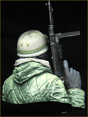 Young Miniatures YM1874 German Fallschirmjäger Eastfront 1943 1/10 – Bild 6