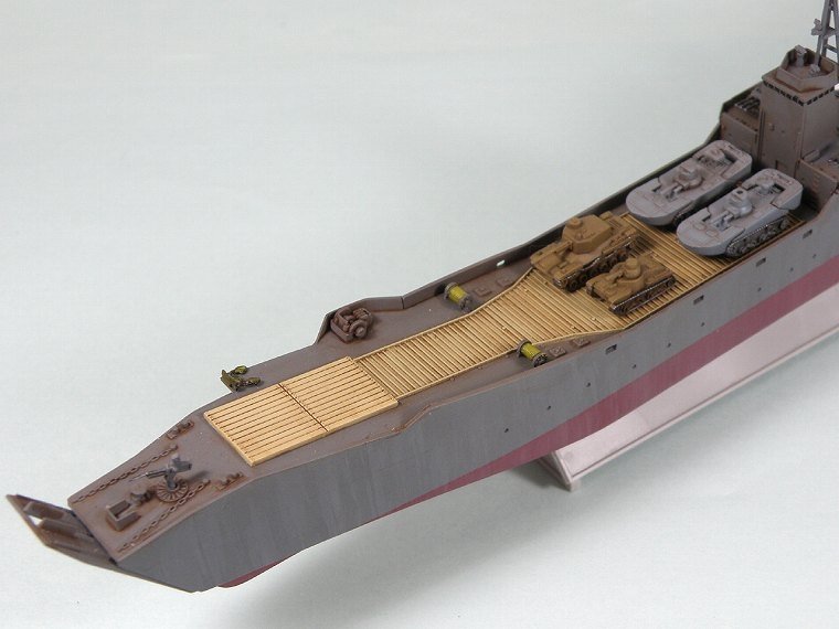 Pit-Road WB05 IJN No.101 class landing ship 1/350 – image 4