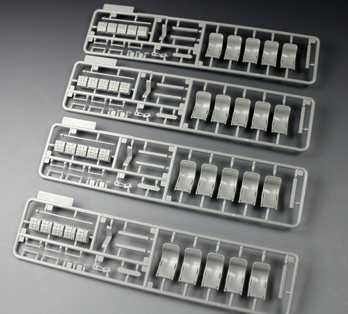 Tiger Model 6290 Sweden CB90 Fast Assault Craft 1991-present 1/35 – image 16