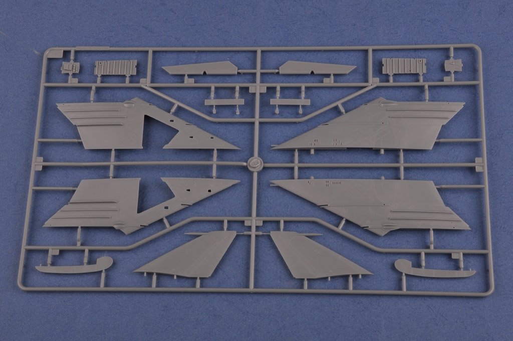 Hobby Boss 81758 Su-17M4 Fitter-K 1/48 – obrázek 10