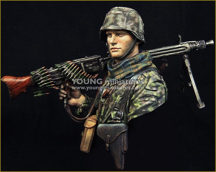 Young Miniatures YM1869 Waffen SS Young Machine Gunner 1944 1/10 – image 2