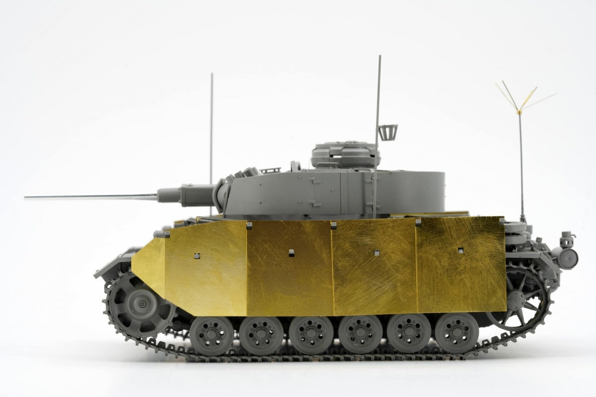 Border Model BT-048 Pz.Bef.Wg.III Ausf.K 2in1 w/Schürzen 1/35 – obrázek 3
