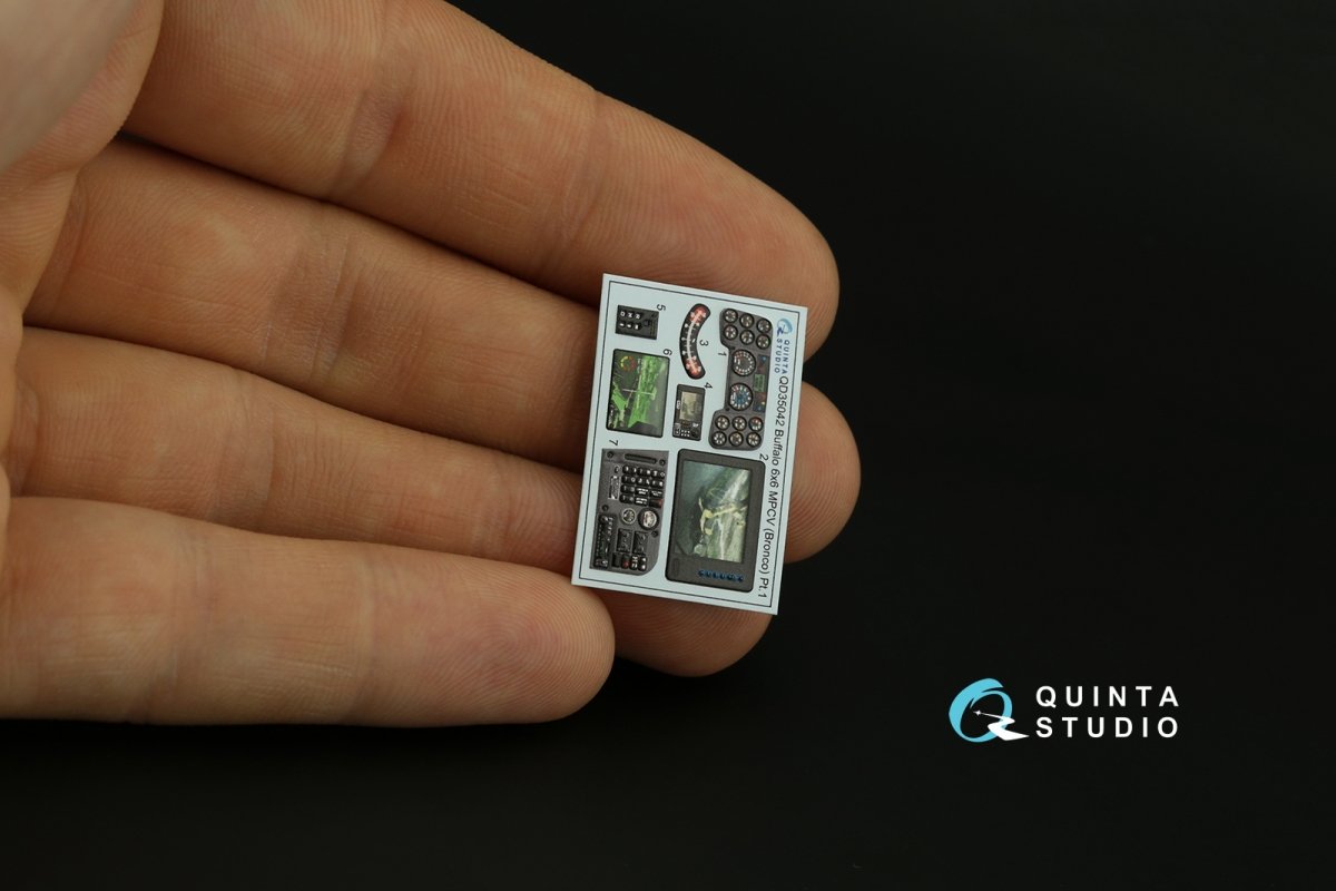Quinta Studio QD35042 Buffalo 6x6 MPCV 3D-Printed &amp;amp; colored Interior on decal paper (Bronco) 1/35 – obrázek 6