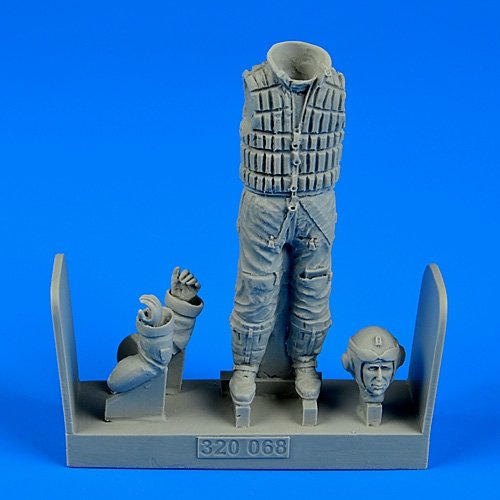 Aerobonus 320068 German Luftwaffe Pilot WWII with life jacket 1/32
