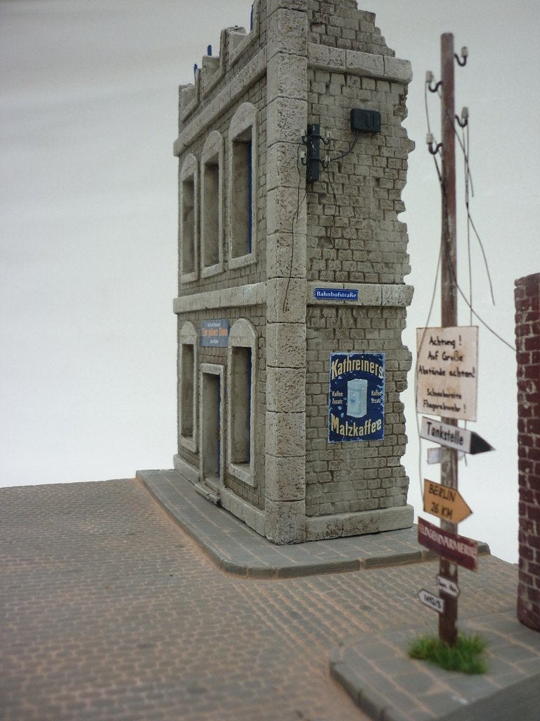 RT-Diorama 35197 Diorama-Base: &amp;quot;Street Corner&amp;quot; 1/35 – immagine 3