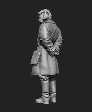 Panzer Art FI35-128 Soviet tank officer in sheepskin coat No.1 1/35 – image 4