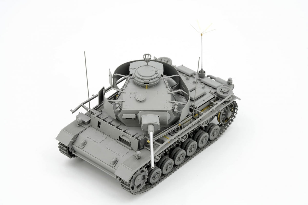 Border Model BT-048 Pz.Bef.Wg.III Ausf.K 2in1 w/Schürzen 1/35 – obrázek 15