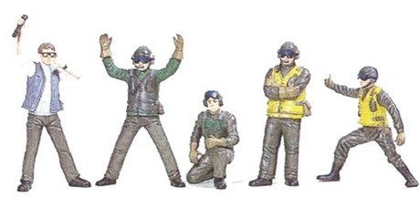 Fujimi 723457 Flight Deck Crew &amp;amp; Carrier Tractor 1/72 – image 2