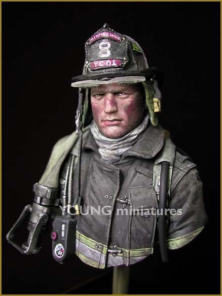 Young Miniatures YC1801 FIRE FIGHTER 1/10 – image 3