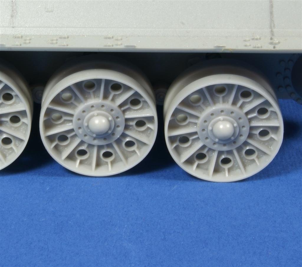 Panzer Art RE35-171 UZTM type wheels for T-34 1/35 – image 4