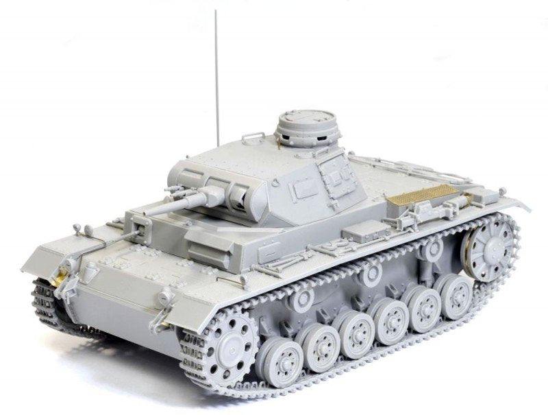 Dragon 6632 Pz.Kpfw. III Ausf. F 1/35 – image 2