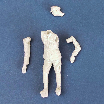Copper State Models F35-028 Canadian Motor MG Brigade Leaning Crewman 1/35 – image 2
