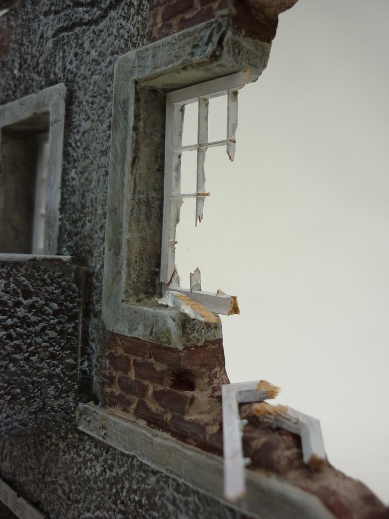 RT-Diorama 35175 Damaged Village House 1/35 – obrázek 7