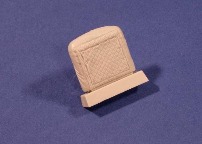 Panzer Art RE35-162 Cooler mask with canvas cover for Bussing-NAG 4500L 1/35 – image 3
