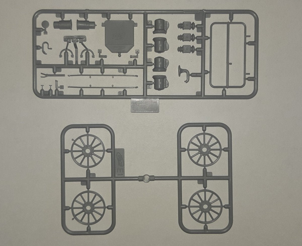 ICM 24016 Model T 1912 Commercial Roadster 1/24 – image 3