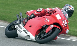 Italeri 4502 YAMAHA YZR500 2001 1/6 – obrázek 2