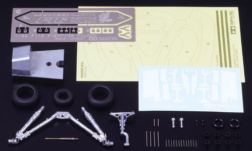 Tamiya 60316 F-16C Thunderbirds 1/32 – image 5