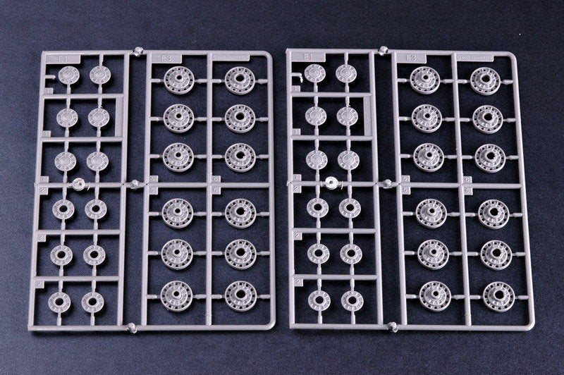 Trumpeter 00357 Russia KV-1 s Ehkranami 1/35 – image 24